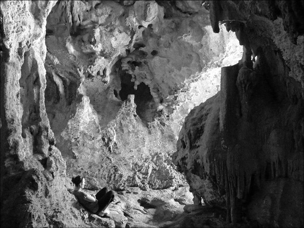 margecaveb&w caves in Niue